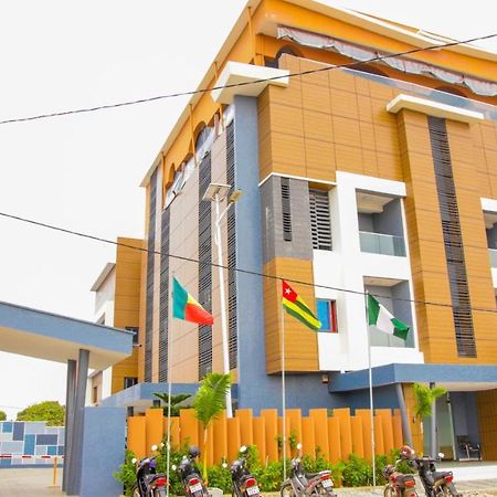 Hotel La Casa Cielo Котону Экстерьер фото